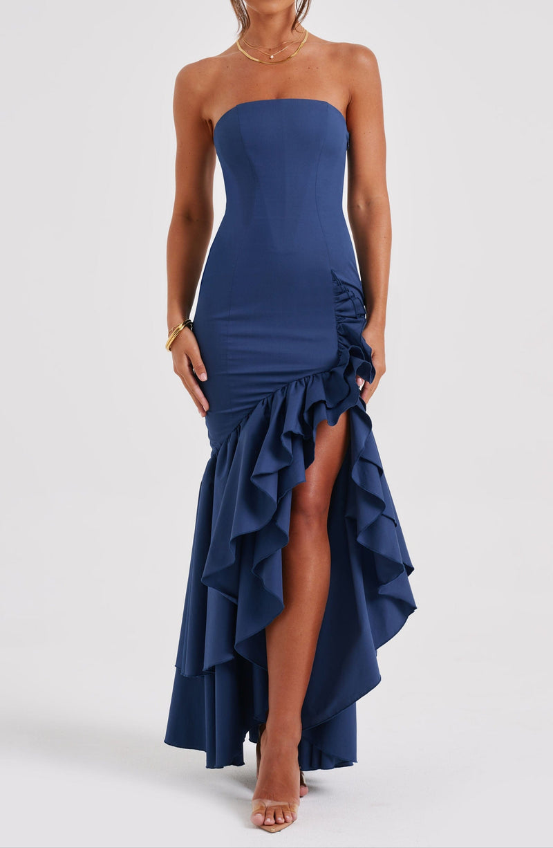 Beautifully Finished Dress in a Timeless Design