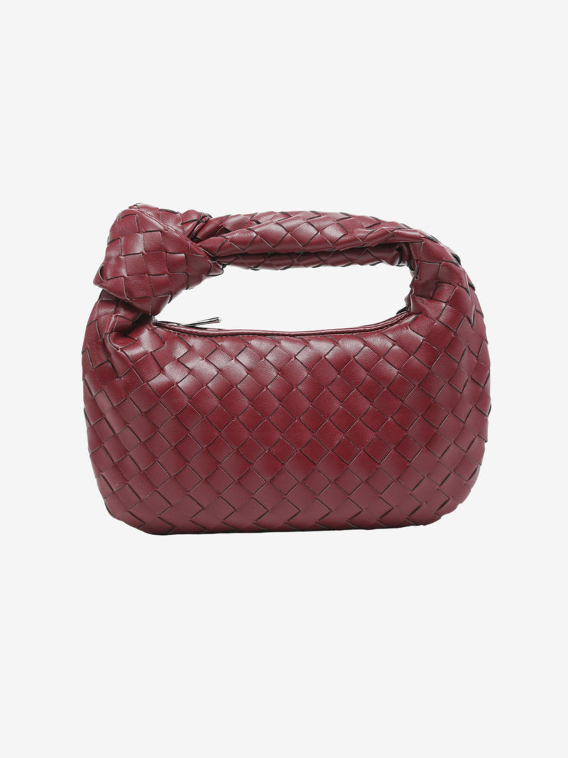 Well Tailored Bag with a Graceful Silhouette
