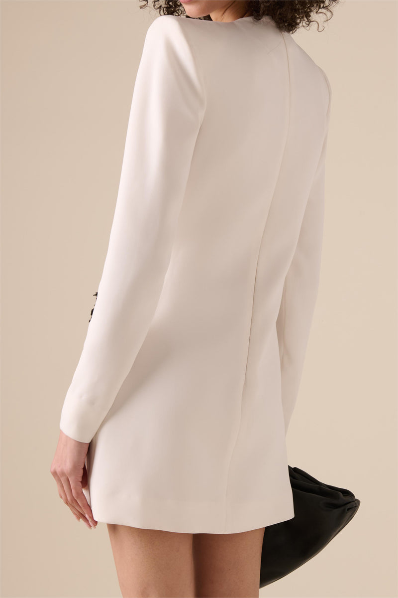 Well Tailored Dress with a Graceful Silhouette