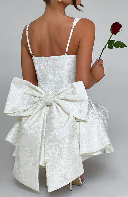 Sophisticated Garment with a Clean Classic Look
