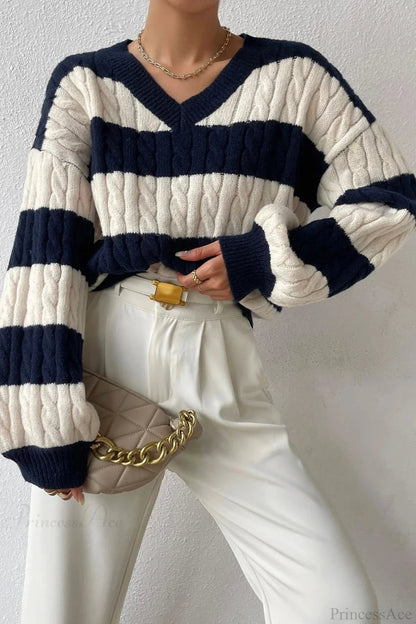 Effortlessly Elegant Sweater with a Timeless Design