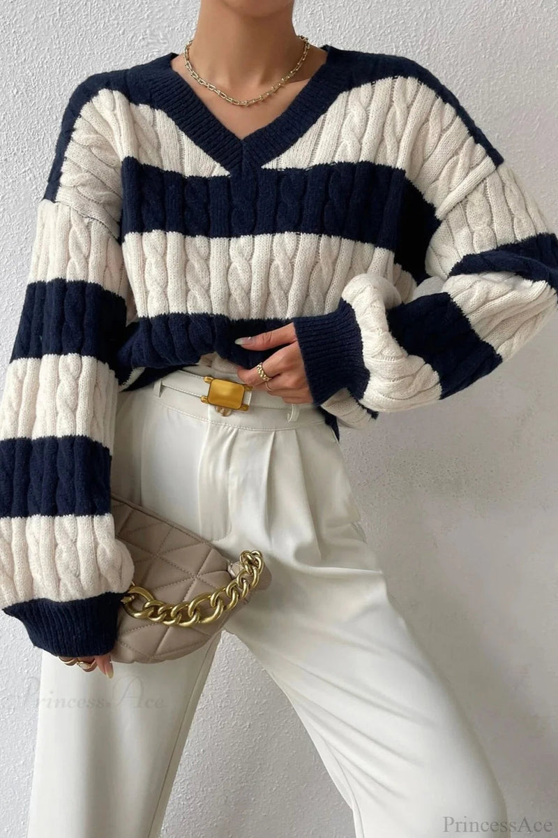 Effortlessly Elegant Sweater with a Timeless Design