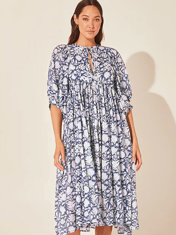 Well Tailored Dress with a Graceful Silhouette