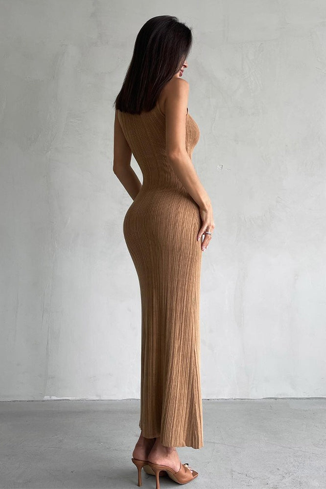 Well Tailored Sweater with a Graceful Silhouette