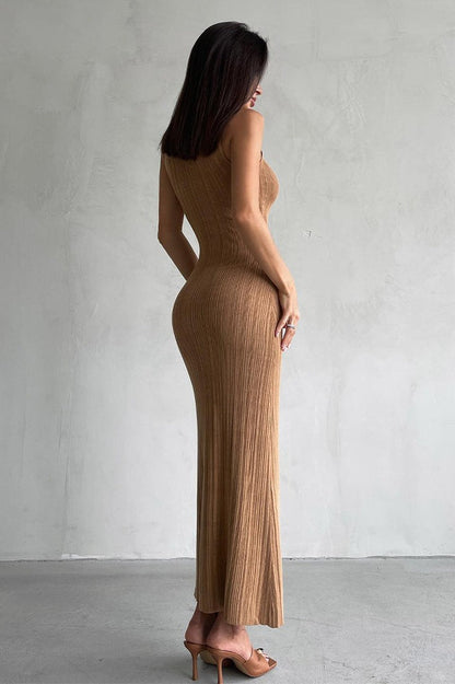 Well Tailored Sweater with a Graceful Silhouette
