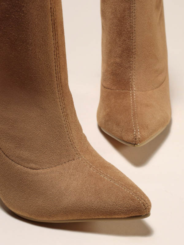 Beautifully Finished Boots in a Timeless Design