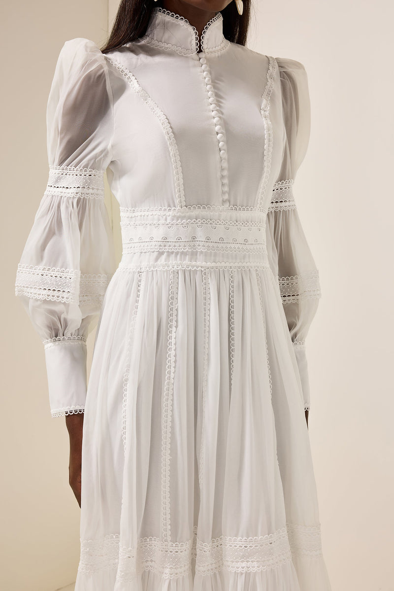 Well Tailored Dress with a Graceful Silhouette