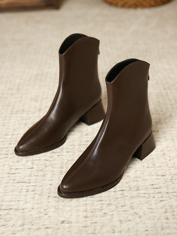 Effortlessly Elegant Boots with a Timeless Design