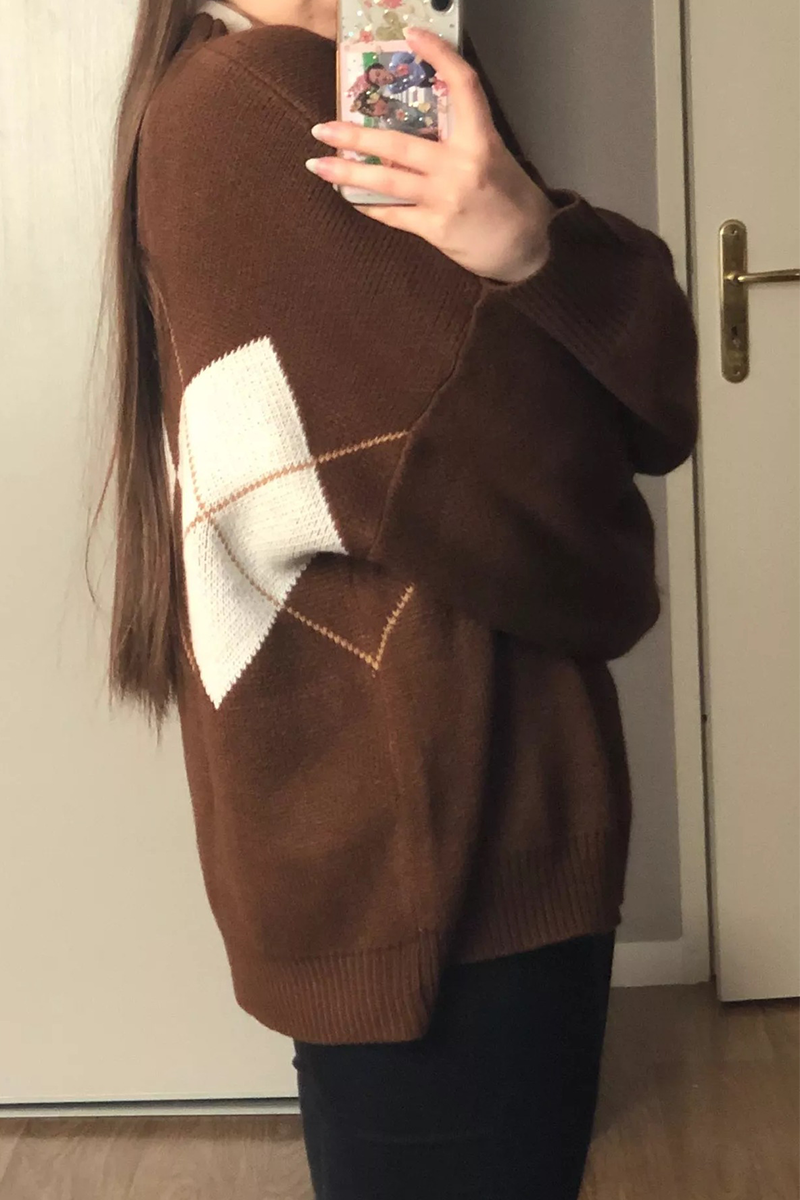 Effortlessly Elegant Sweater with a Timeless Design