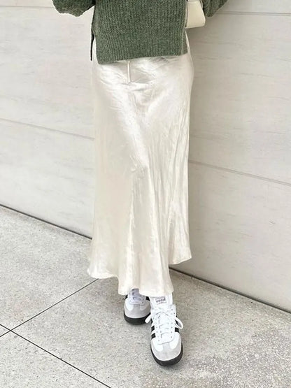 Sophisticated Garment with a Clean Classic Look