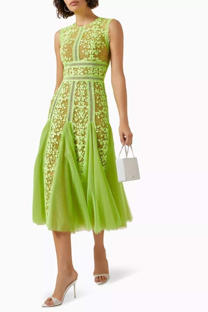 Gracefully Styled Dress for Any Occasion