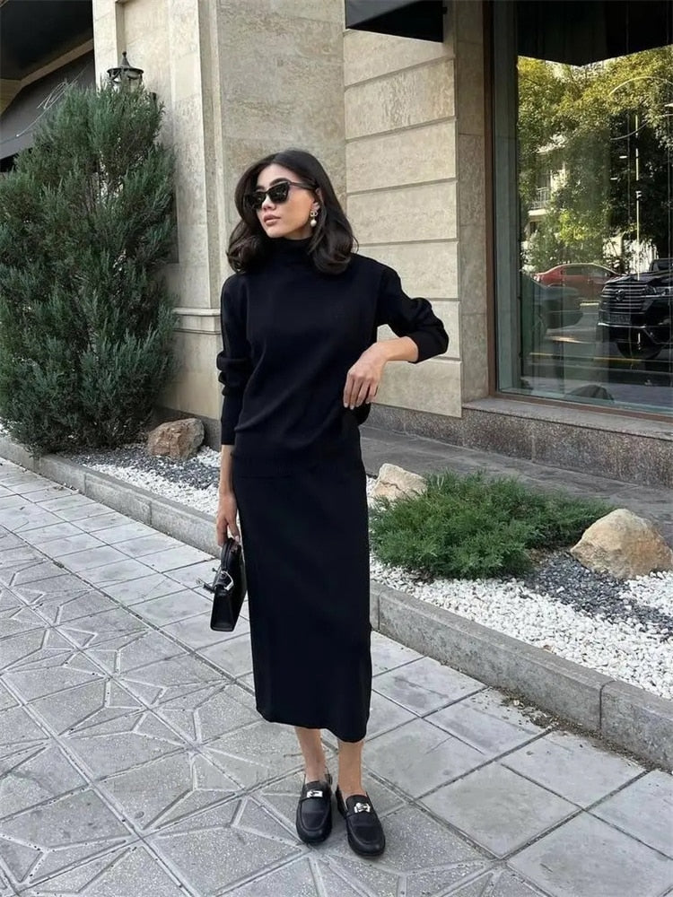 Effortlessly Elegant Sweater with a Timeless Design
