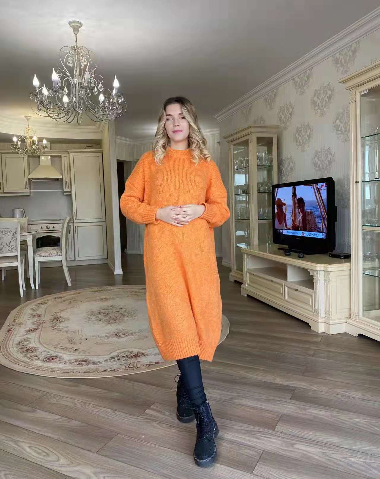 Well Tailored Sweater with a Graceful Silhouette