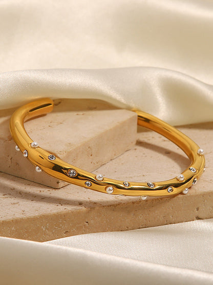 Gracefully Styled Garment for Any Occasion