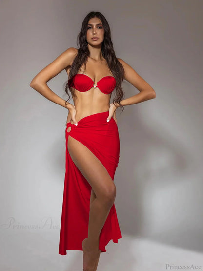 Effortlessly Elegant Bikini with a Timeless Design