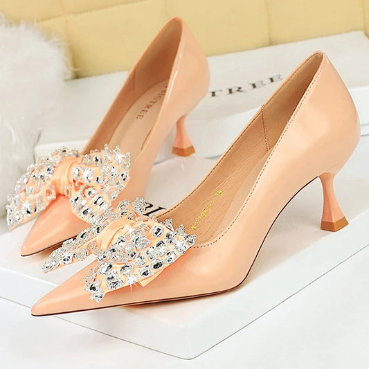 Effortlessly Elegant Heels with a Timeless Design