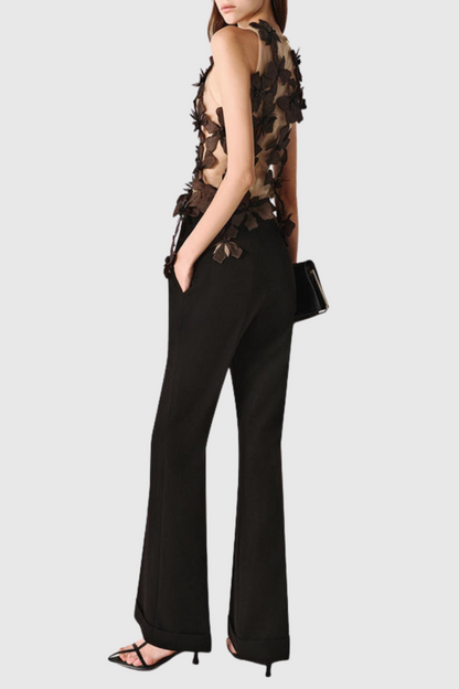 Well Tailored Top with a Graceful Silhouette