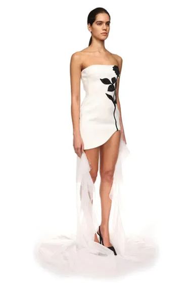 Beautifully Crafted Dress in a Classic Style