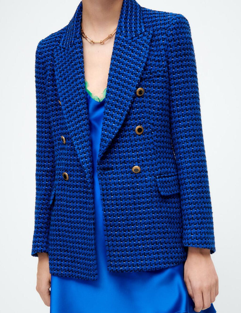 Gracefully Styled Garment for Any Occasion