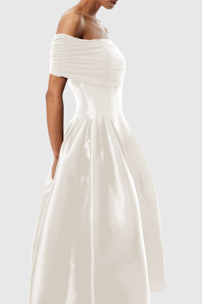 Beautifully Finished Dress in a Timeless Design