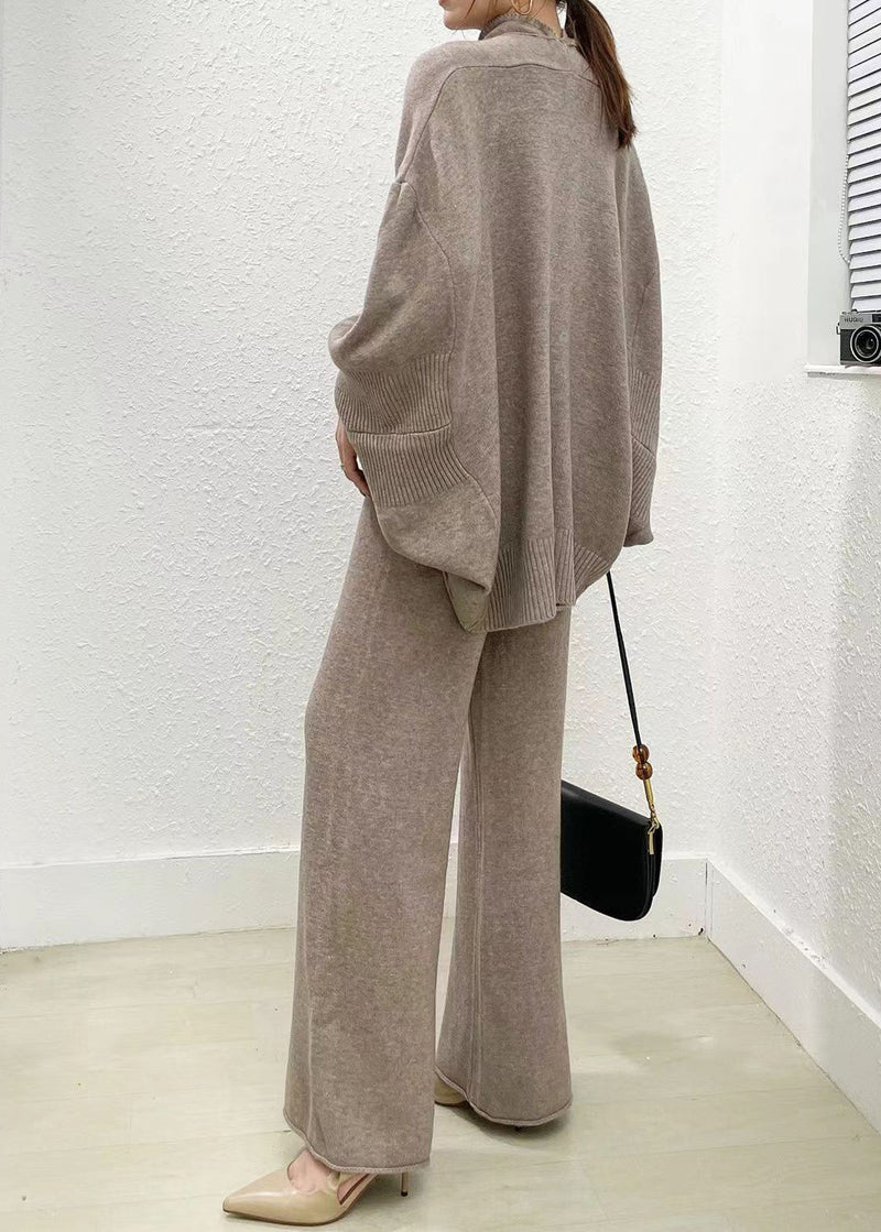 Effortlessly Elegant Sweater with a Timeless Design