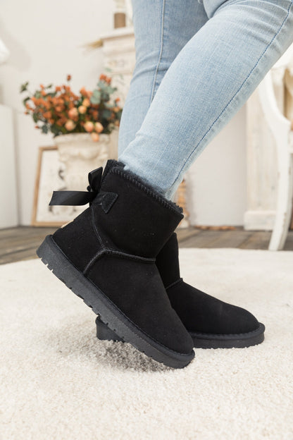 Polished Boots with an Effortless Classic Look