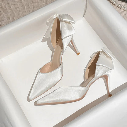 Effortlessly Elegant Shoes with a Timeless Design