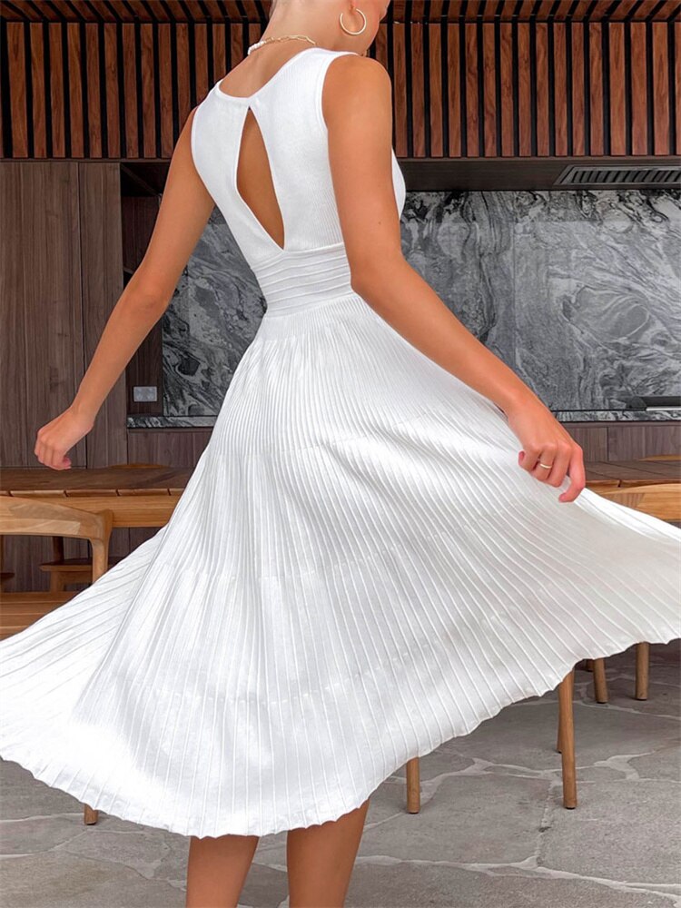 Well Tailored Dress with a Graceful Silhouette