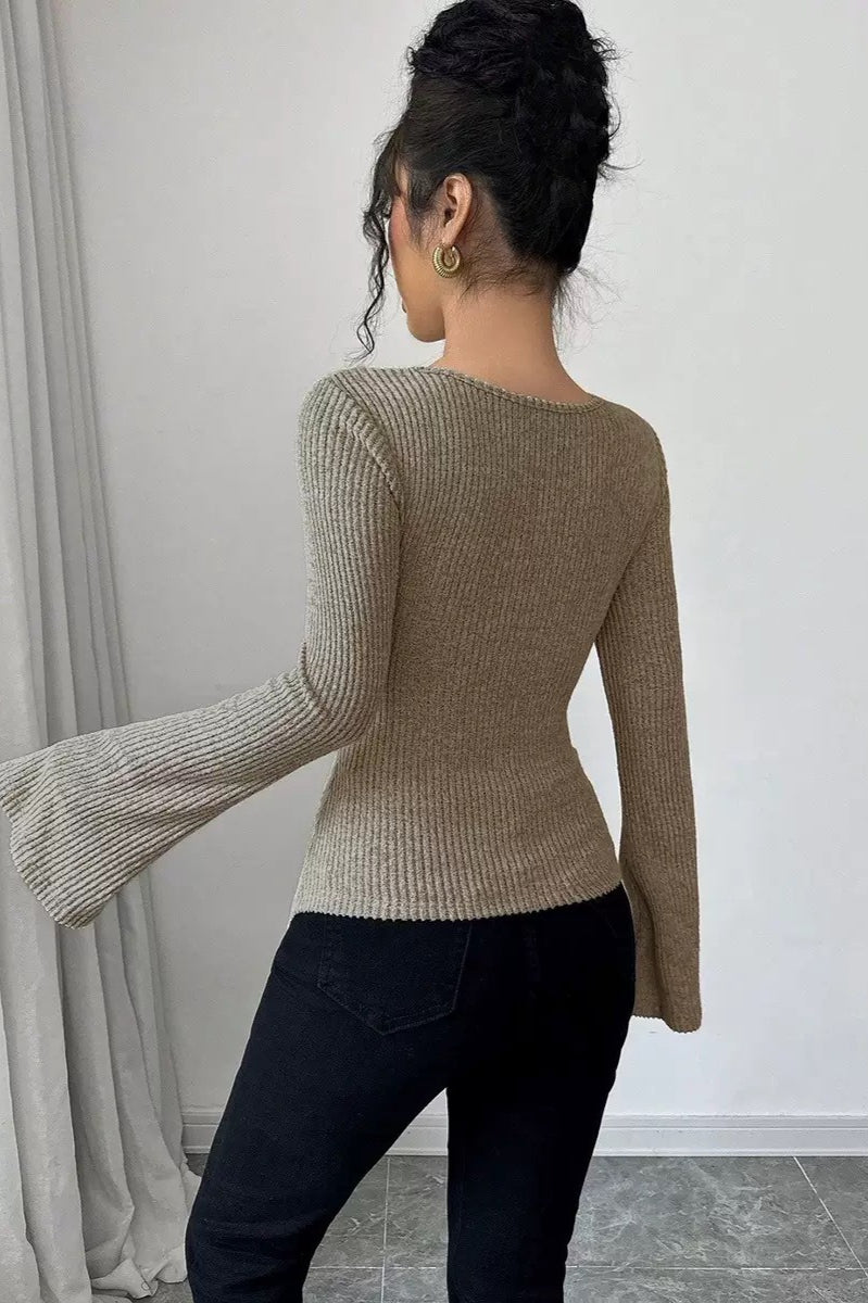 Effortlessly Elegant Top with a Timeless Design