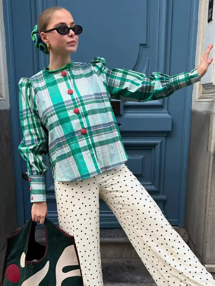 Effortlessly Elegant Blouse with a Timeless Design