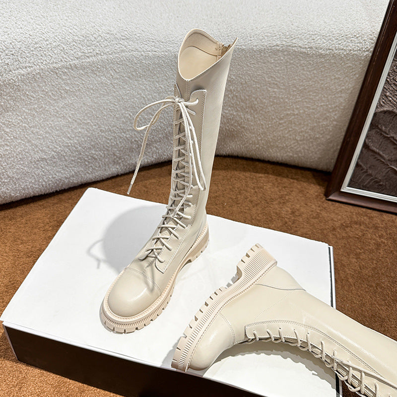 Effortlessly Elegant Boots with a Timeless Design