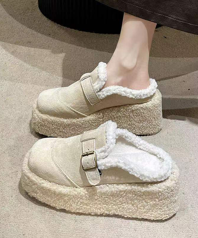 A Vintage Style Heels with Delicate Timeless Details