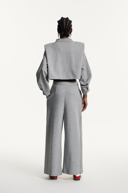 Well Tailored Top with a Graceful Silhouette
