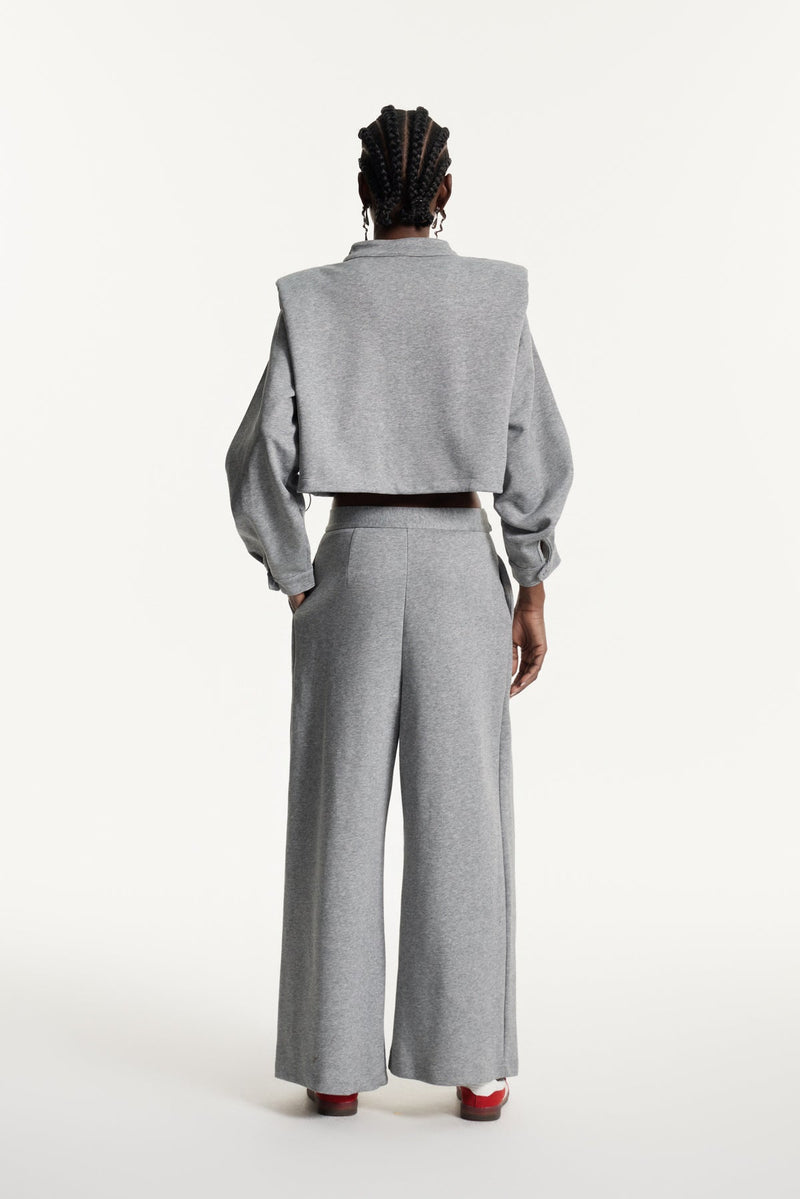 Well Tailored Top with a Graceful Silhouette