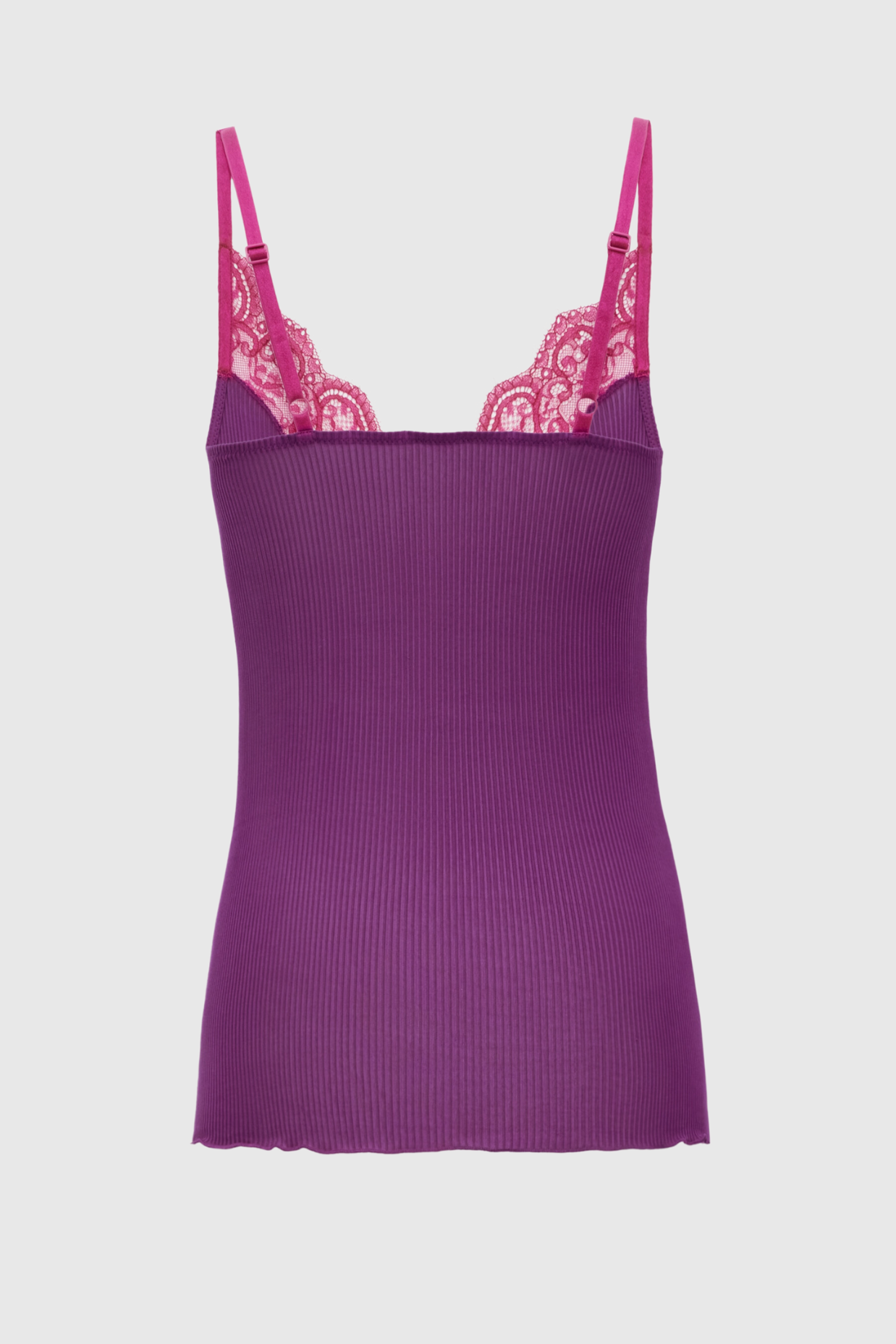 Well Tailored Top with a Graceful Silhouette