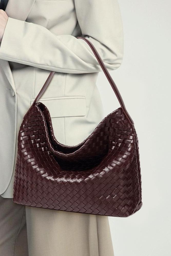 Beautifully Finished Bag in a Timeless Design