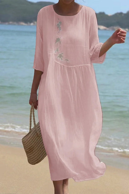 Effortlessly Elegant Dress with a Timeless Design