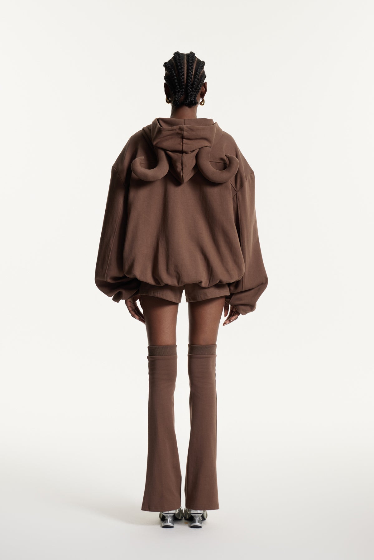 Well Tailored Pants with a Graceful Silhouette