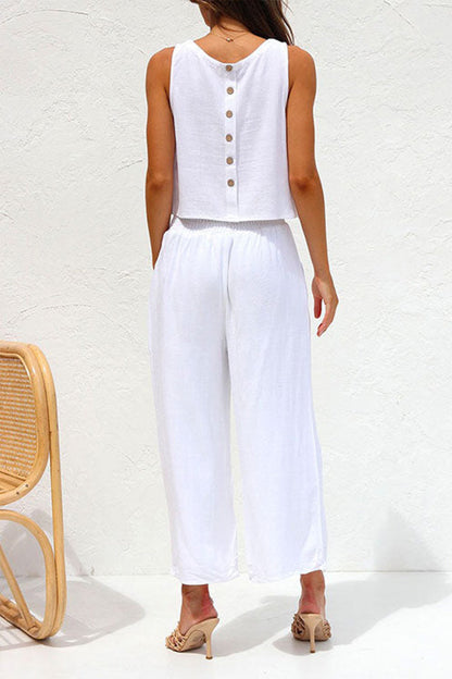 Effortlessly Elegant Pants with a Timeless Design