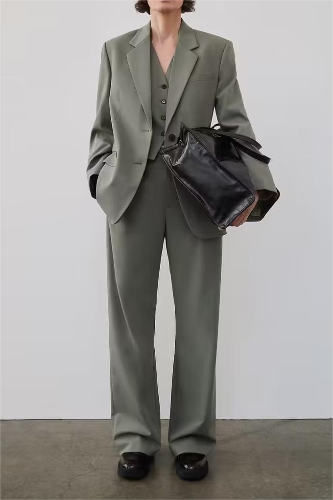 Elegantly Styled Pants for Everyday Wear