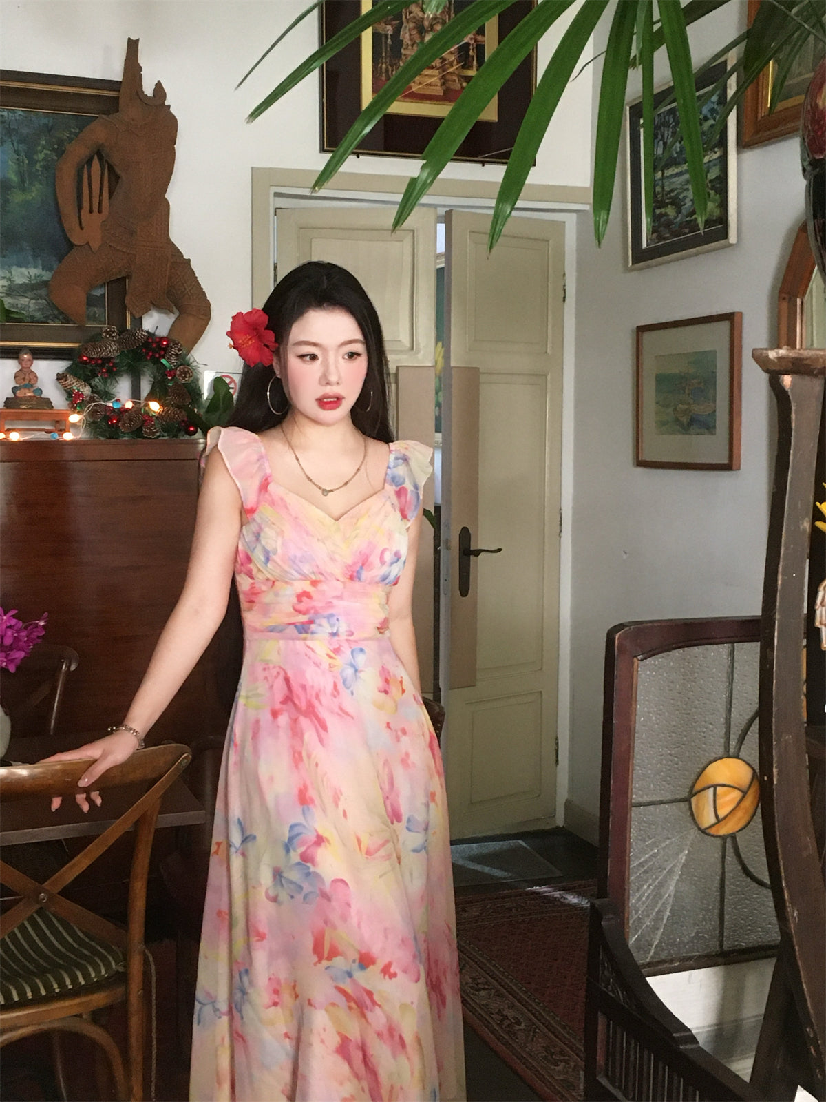 Well Tailored Dress with a Graceful Silhouette