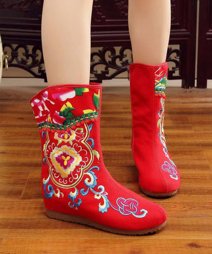 Well Tailored Boots with a Graceful Silhouette