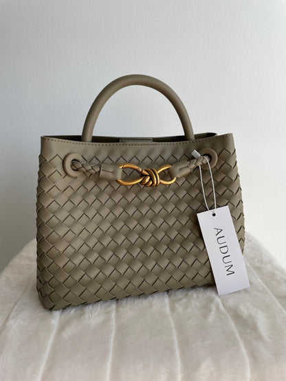 Beautifully Finished Bag in a Timeless Design