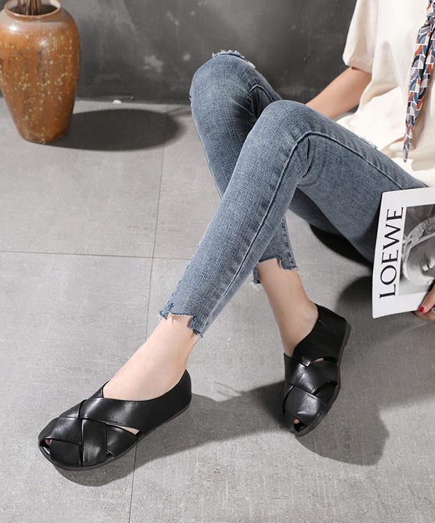 Well Tailored Sandals with a Graceful Silhouette