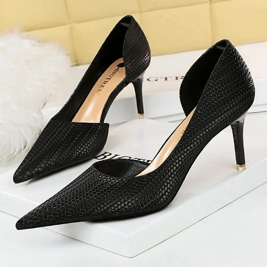 Effortlessly Elegant Heels with a Timeless Design