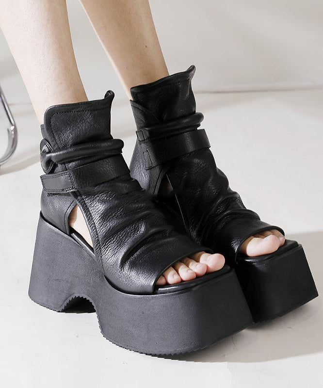 Well Tailored Sandals with a Graceful Silhouette