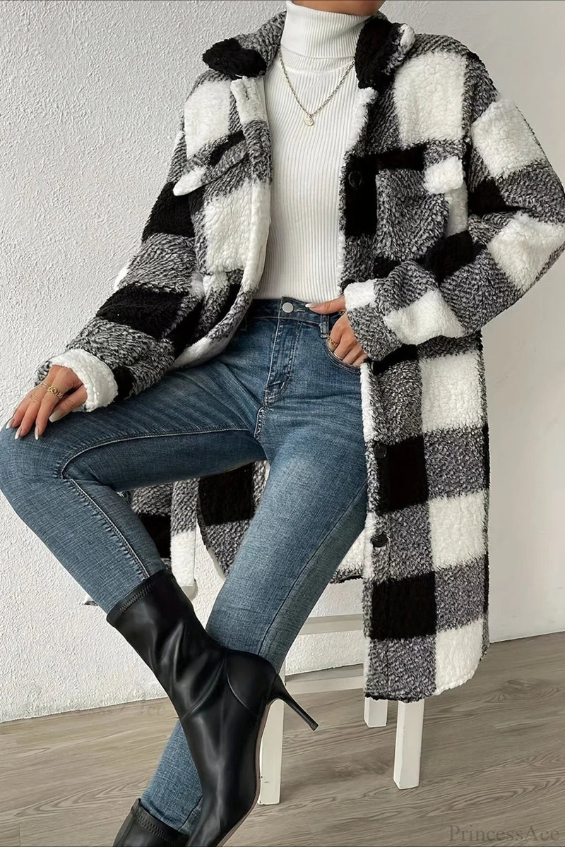 Well Tailored Coat with a Graceful Silhouette