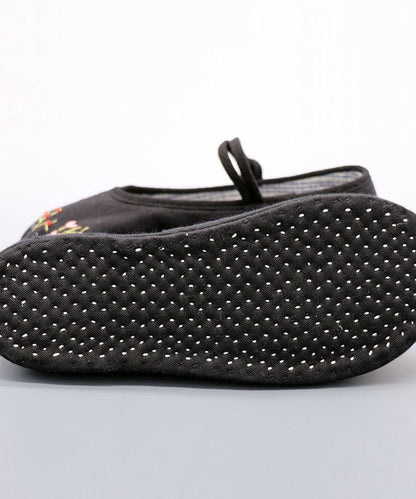 Classic Vintage Shoes with a Flattering Fit