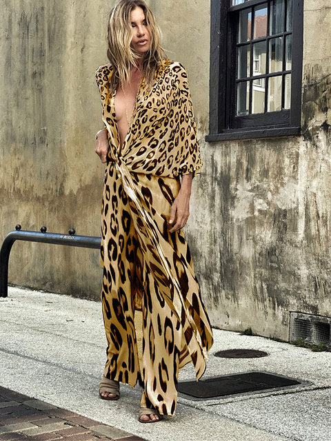 Gracefully Styled Garment for Any Occasion