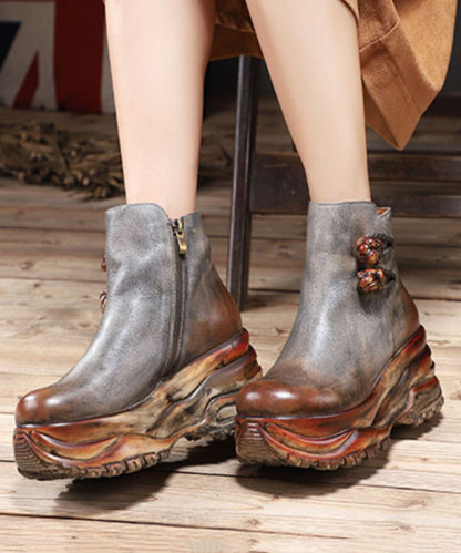 Effortlessly Elegant Boots with a Timeless Design